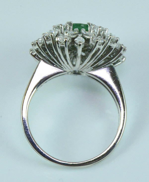 WOW Brillant Smaragd Ring in 18 Karat Weißgold